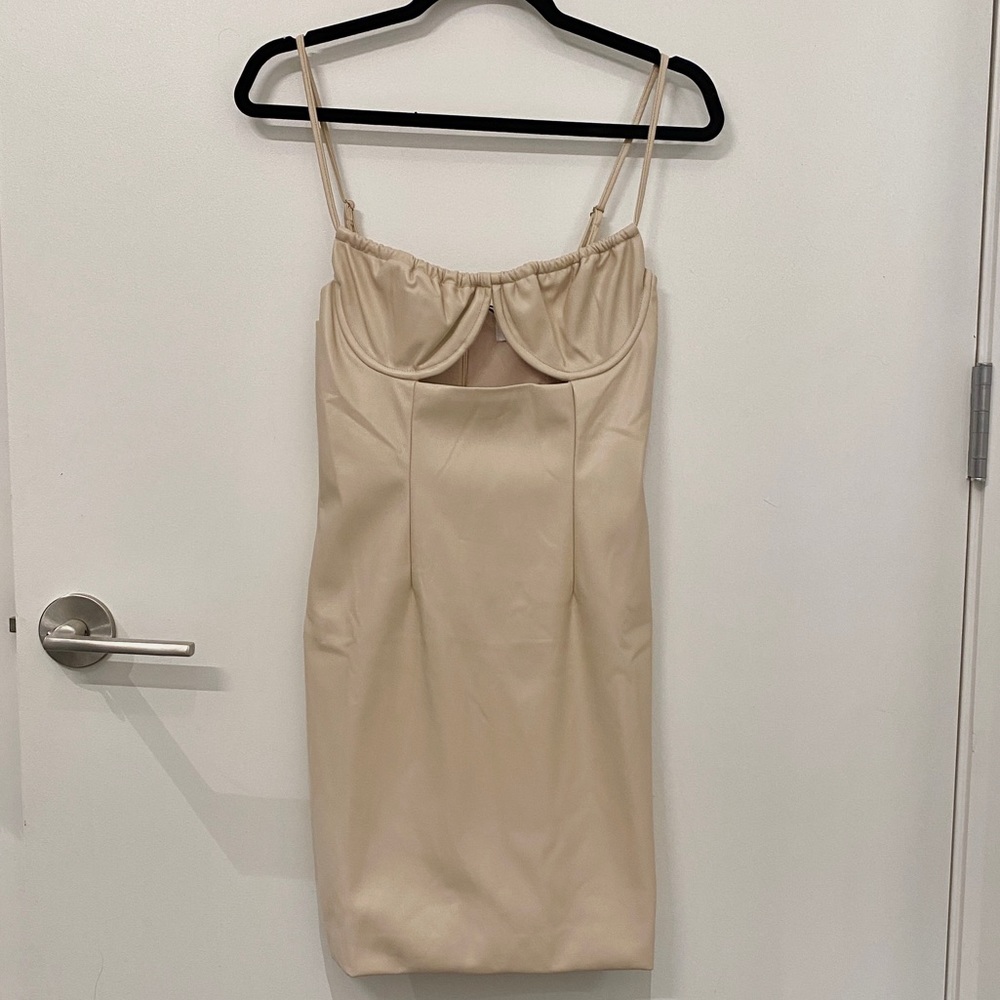 beige leather strapless dress (tic toc)